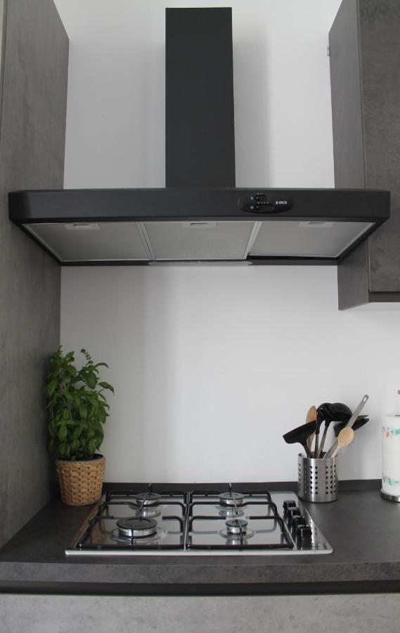 M&M Apartment Бари Экстерьер фото